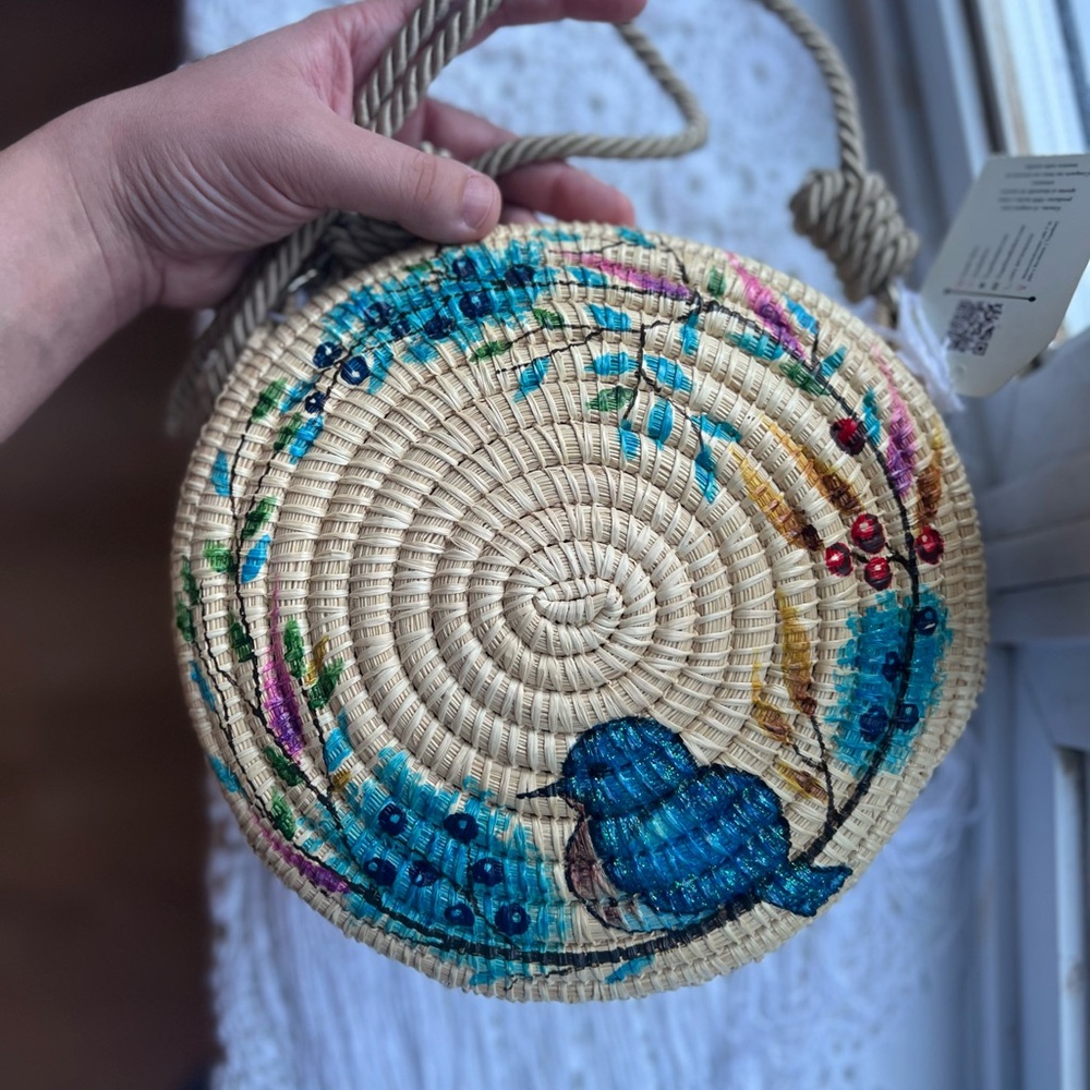Handwoven Toquilla Straw Round Bag by Yurelly Mero - Blue Bird Design - Picture 9 of 12